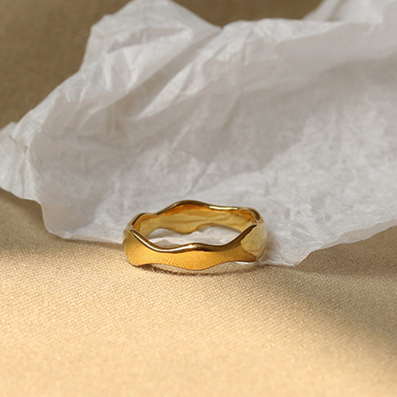 Simple Waves Gold Ring
